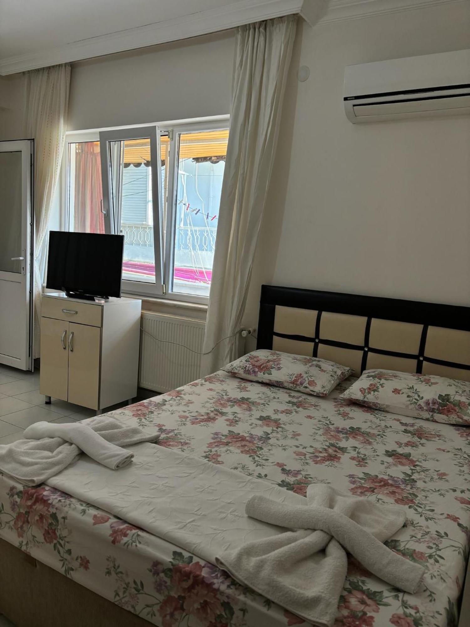 Cicek Aile Pansiyonu Burhaniye Ngoại thất bức ảnh